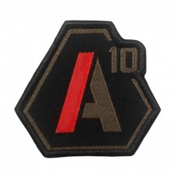 Patch A10 brodé vert olive/rouge sur tissu noir